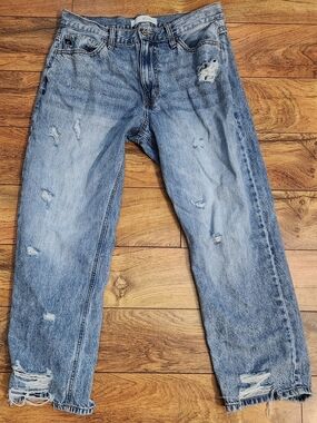KanCanLight Blue Distressed Relaxed Jeans, Size 31